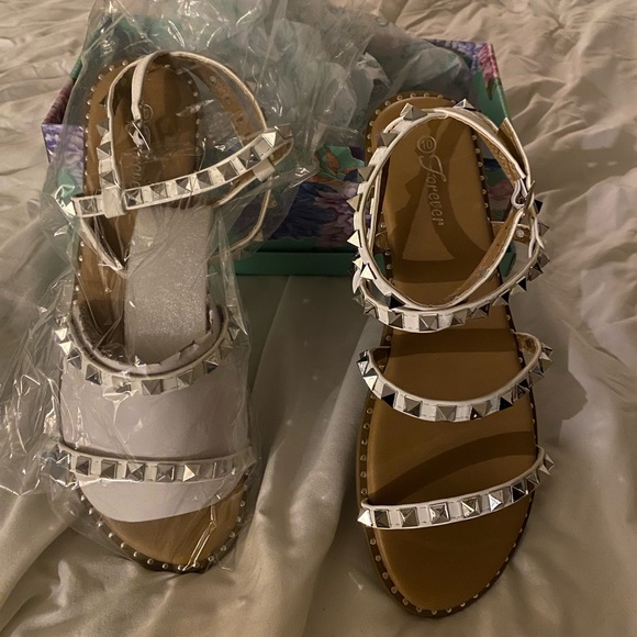 Sandals - Picture 2 of 4